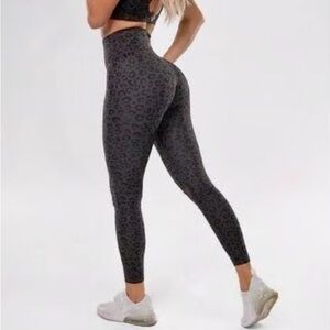 Violate the dress code women’s Leopard Print High-Waisted Leggings Sz M